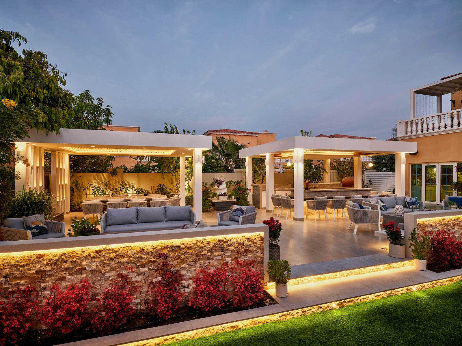 S2_Luxury Outdoor Lounge