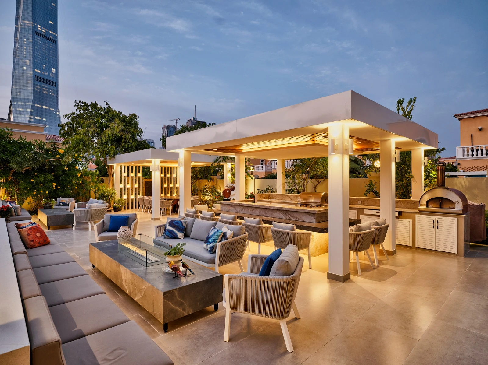 S5_About Outdoor Lounge Dining_